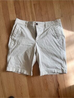 GAP Men's Chino Shorts in Light Beige 31W 8 inseam